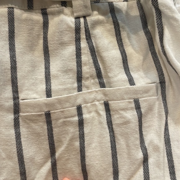 Striped Linen Shorts - Picture 5 of 6